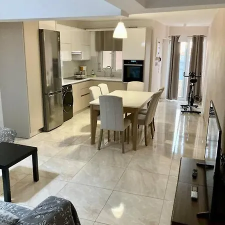 By The Sea - Central 2 Bedroom Apartment * Rhodes City